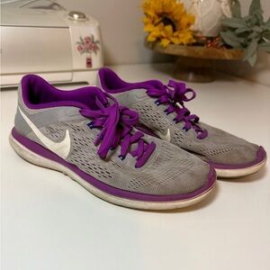Womens Nike’s Size 6.5